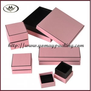 pink paper jewelry case