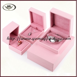 pink paper jewelry box